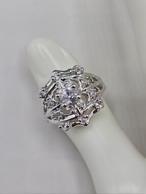 Swarovski Crystal Elements Silver Statement Ring Clear Size 9.5 Wedding Prom